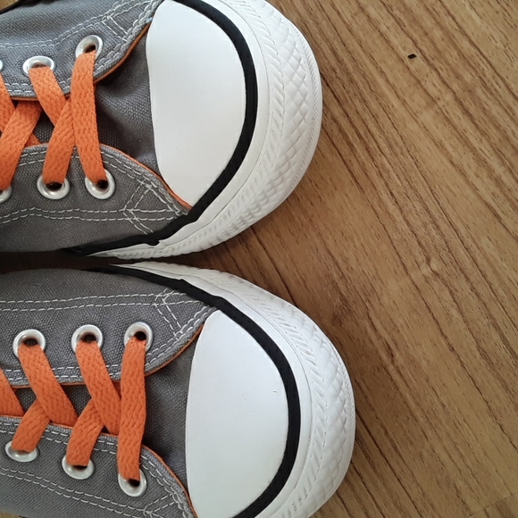Converse orange and grey low top mens 7 women's 9 - Picture 4 of 9